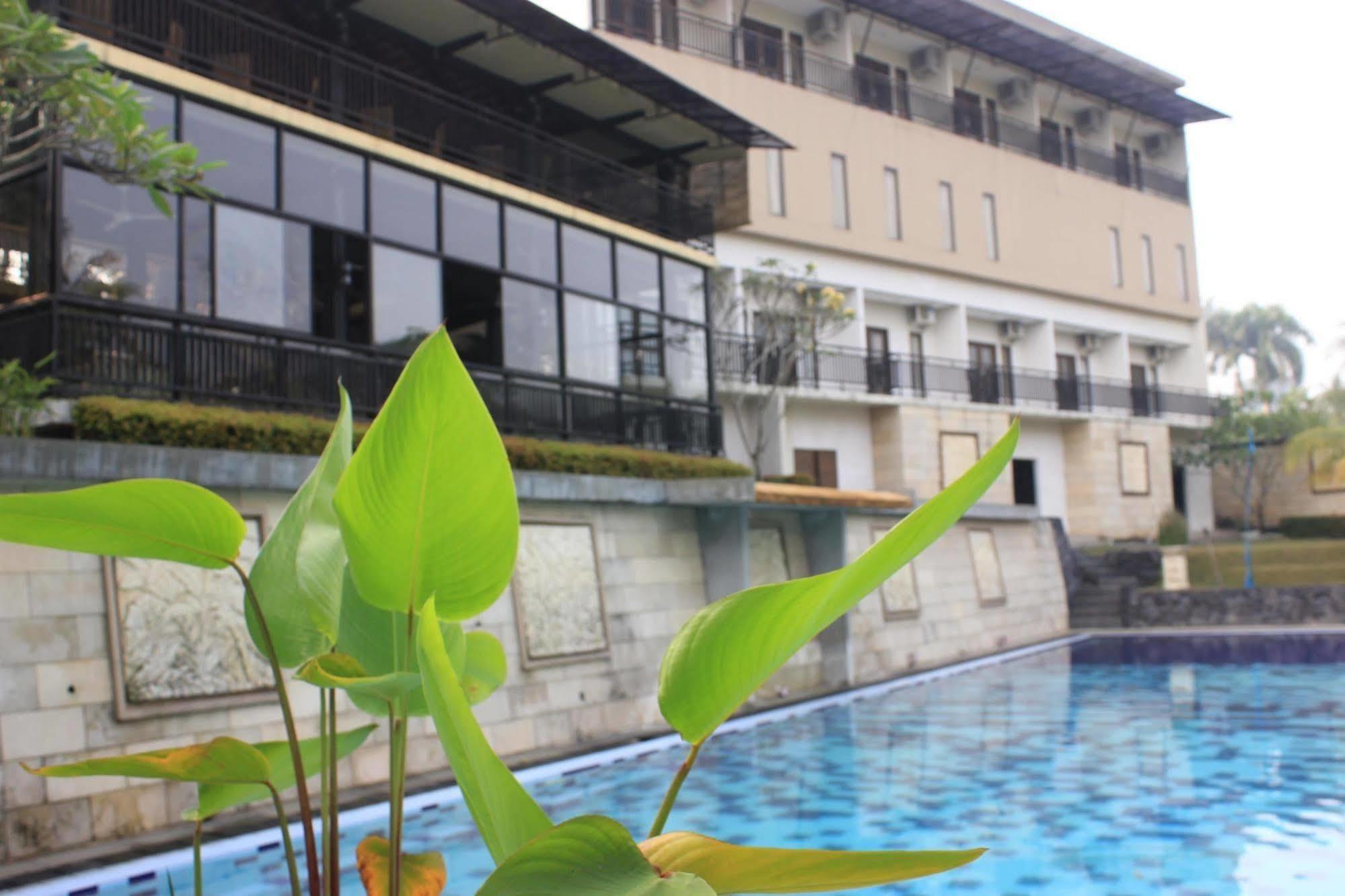 Bumi Cikeas Sentul Bogor Exterior photo