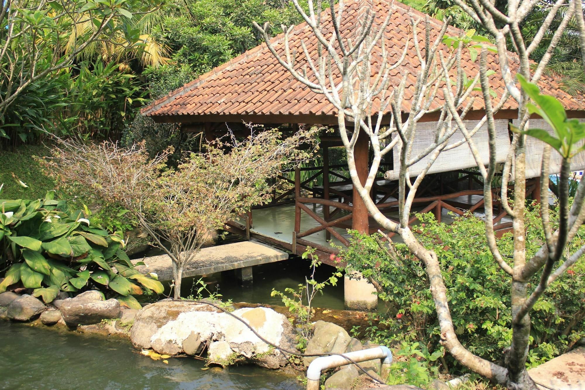 Bumi Cikeas Sentul Bogor Exterior photo
